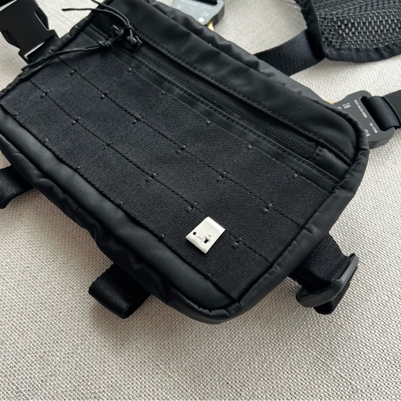 1017 ALYX 9SM Classic Mini Chest Rig - Picture 4 of 10